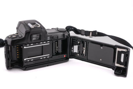 Nikon F-601 