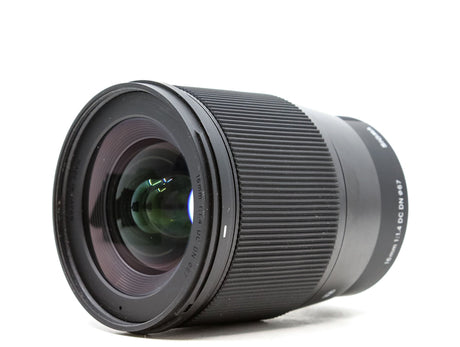 Sigma 16mm f/1.4 DC DN Contemporary – Sony E-fattning