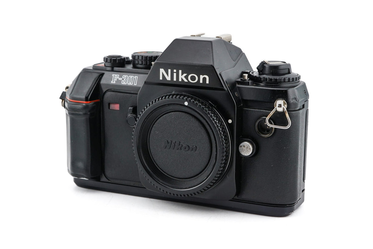 Nikon F-301 · main image