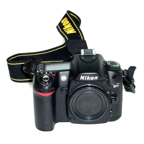 D80 SLR - Svart + Nikon AF-S DX Nikkor 18-70mm f/3.5-4.5G ED-IF f/3.5-4.5
