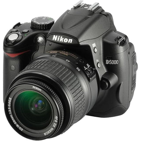 SLR D5000 - Svart + Nikon AF-S DX Nikkor ED 18-55mm f/3.5-5.6G II f/3.5-5.6G II