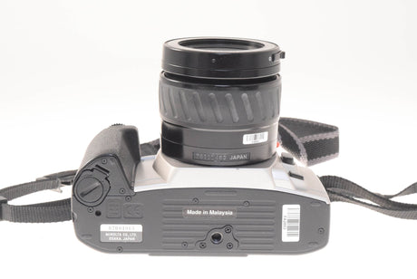 Minolta Dynax 404si + 35-80mm f4-5.6 AF Zoom 