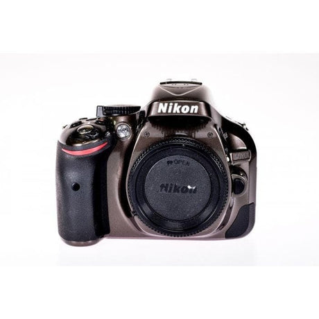 SLR D5200 - Brun + Nikon AF-S Nikkor DX 18-55mm f/3.5-5.6 G VR II f/3.5-5.6