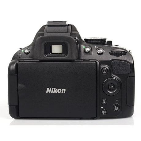 D5000 SLR - Svart + Nikon AF-S Nikkor DX VR 18-55mm f/3.5-5.6 VR + AF-S Nikkor DX 55-200mm f/4-5.6G ED VR f/3.5-5.6 + f/4-5.6
