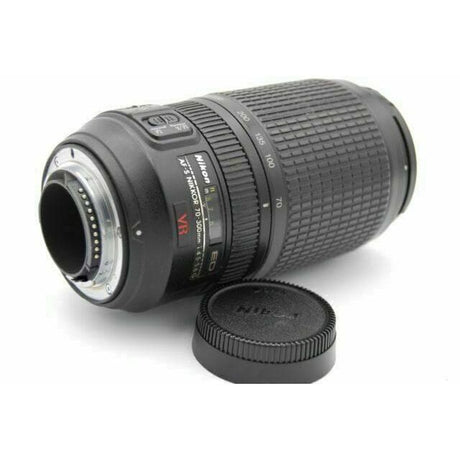 Nikon FX 70-300mm f/4.5-5.6 objektiv