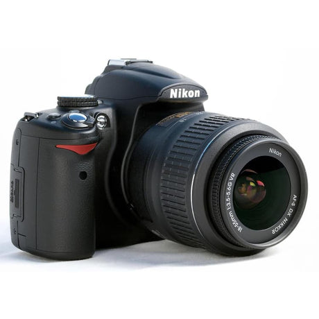 SLR D5000 - Black + Nikon AF-S DX Nikkor 18-55mm f/3.5-5.6G VR f/3.5-5.6G 