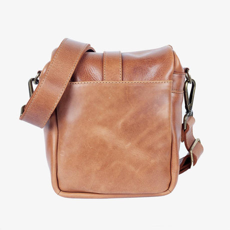 Here is the translation of "Berlin Tanned Leather Camera Bag" into Swedish, following your rules:

**Berlin Tanned Leather Camera Bag