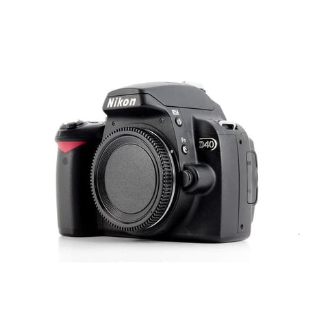 D40 SLR - Black + Nikon AF-S DX Nikkor 18-70mm f/3.5-4.5G IF-ED f/3.5-4.5 