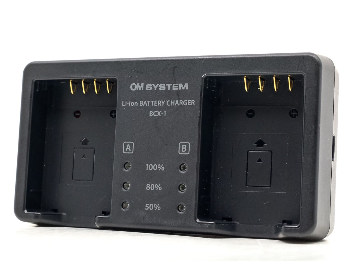 OM SYSTEM BCX-1 Laddare · imagen principal