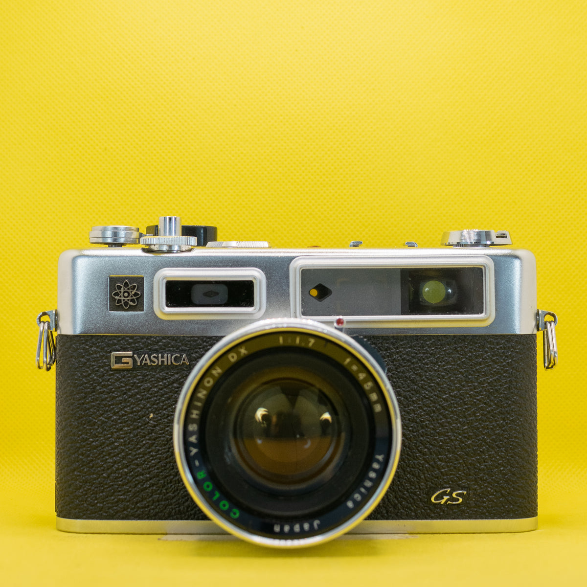 Yashica Electro 35 GS med Yashinon DX F 1.7 · imagen principal